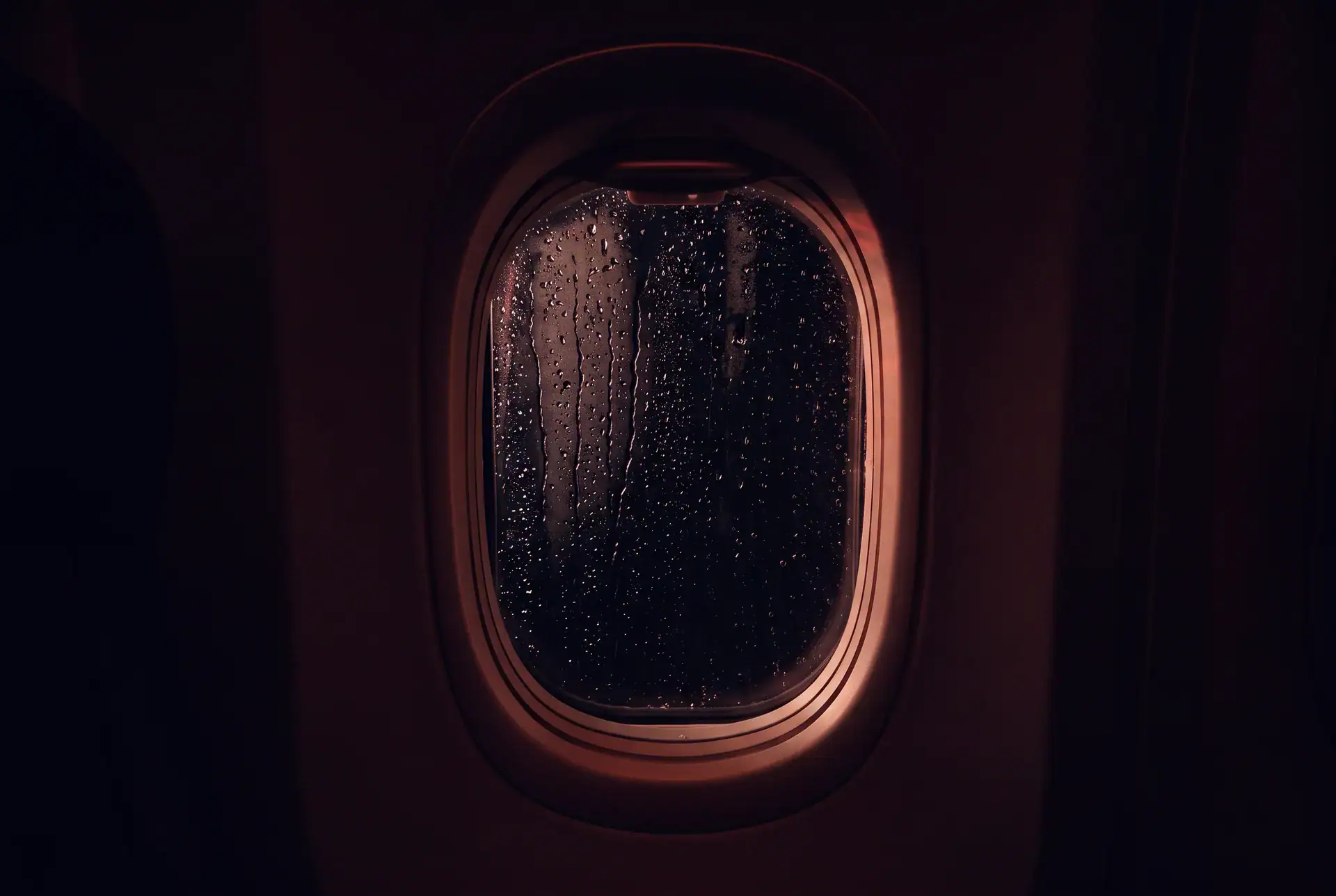 Prozor aviona noću iznutra, aerofobija